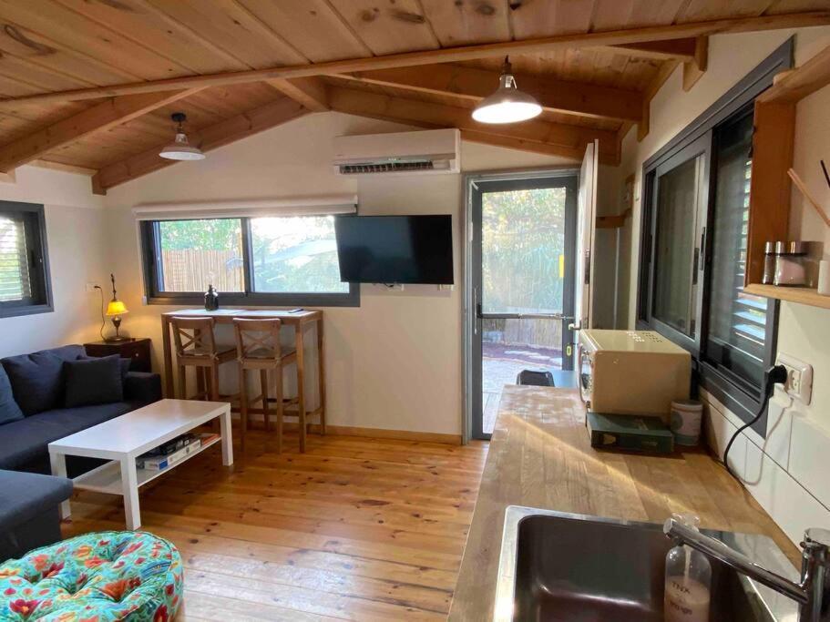 Bit Cabin Near The Airport Kfar Daniel Экстерьер фото